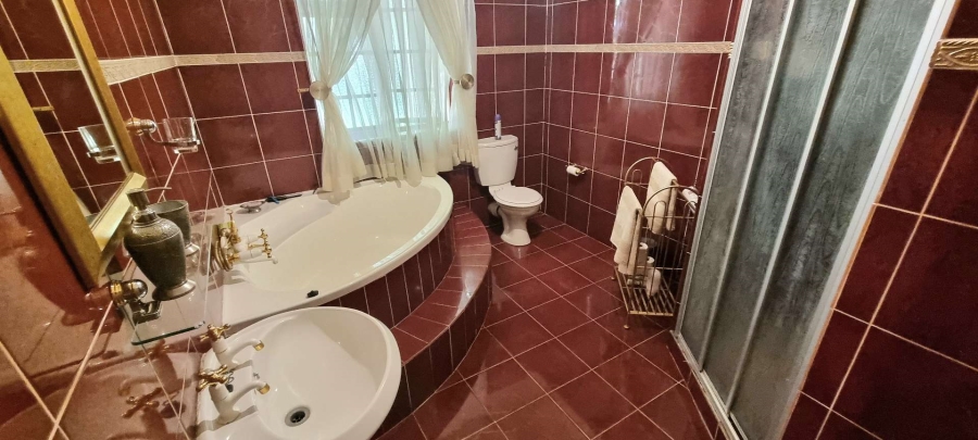 5 Bedroom Property for Sale in Waverley Free State